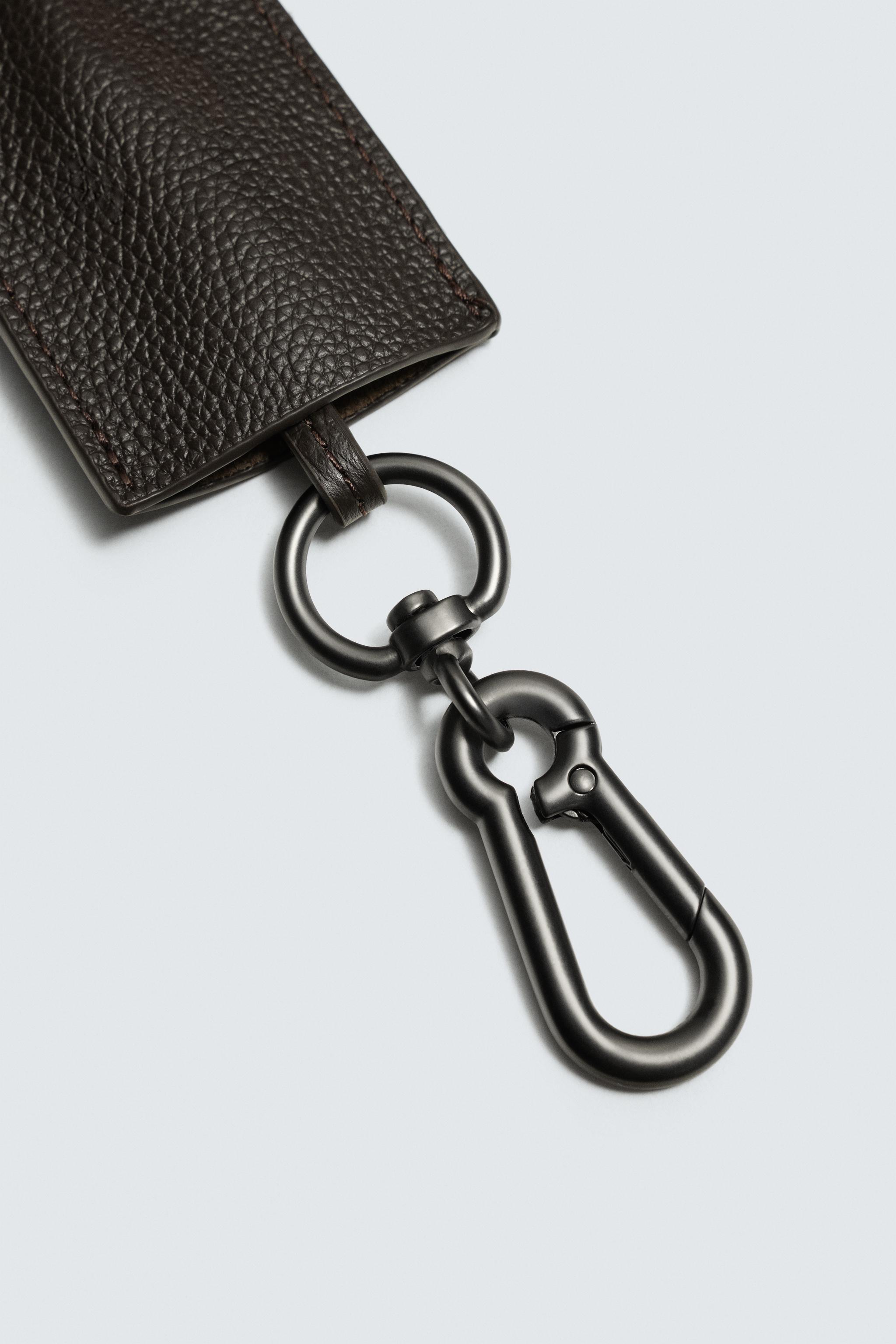 PORTE-CLÉS AVEC PENDENTIF EN CUIR